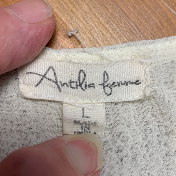 Antilia Femme Sheer, Lightweight, Airy, Flowing Tunic Style Off White Top - Picture 7 of 9